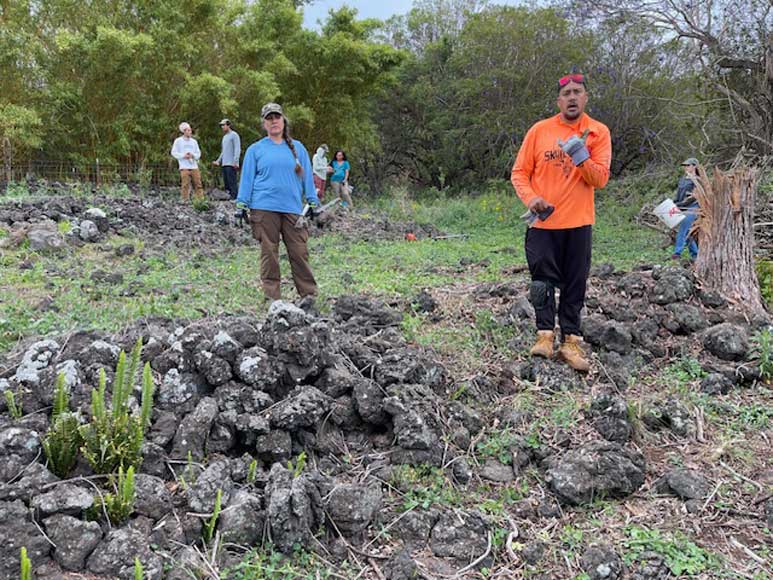 Map of workers at cultural preserve site - photo by Kekoa Enomoto